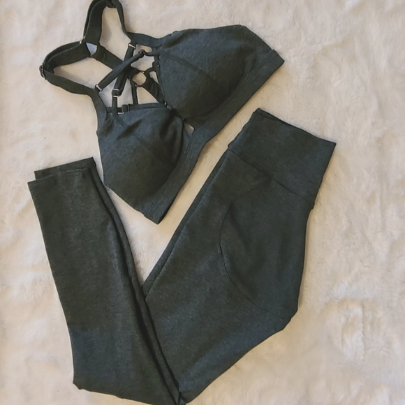 Bombshell Sportswear set - Picture 6 of 11